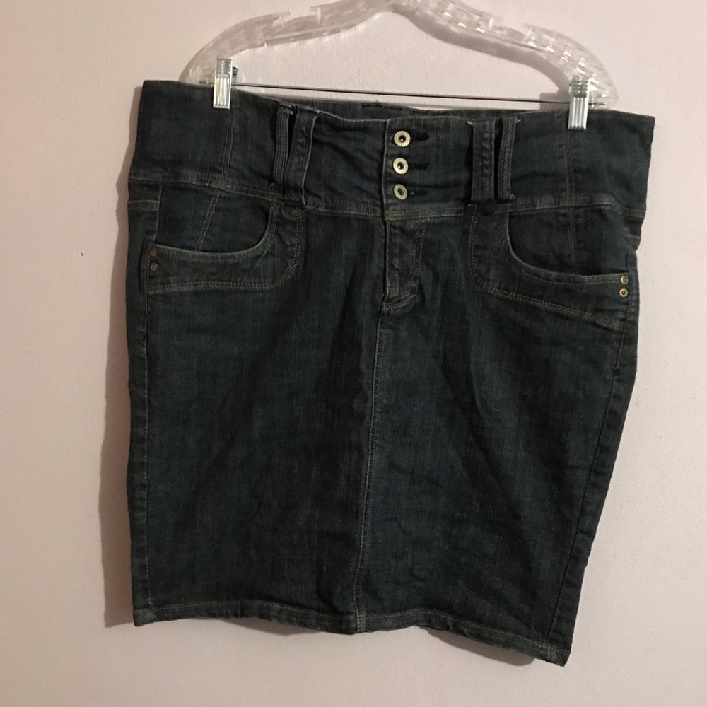 Woman’s Jean skirt by Z. Cavaricci. Size 18